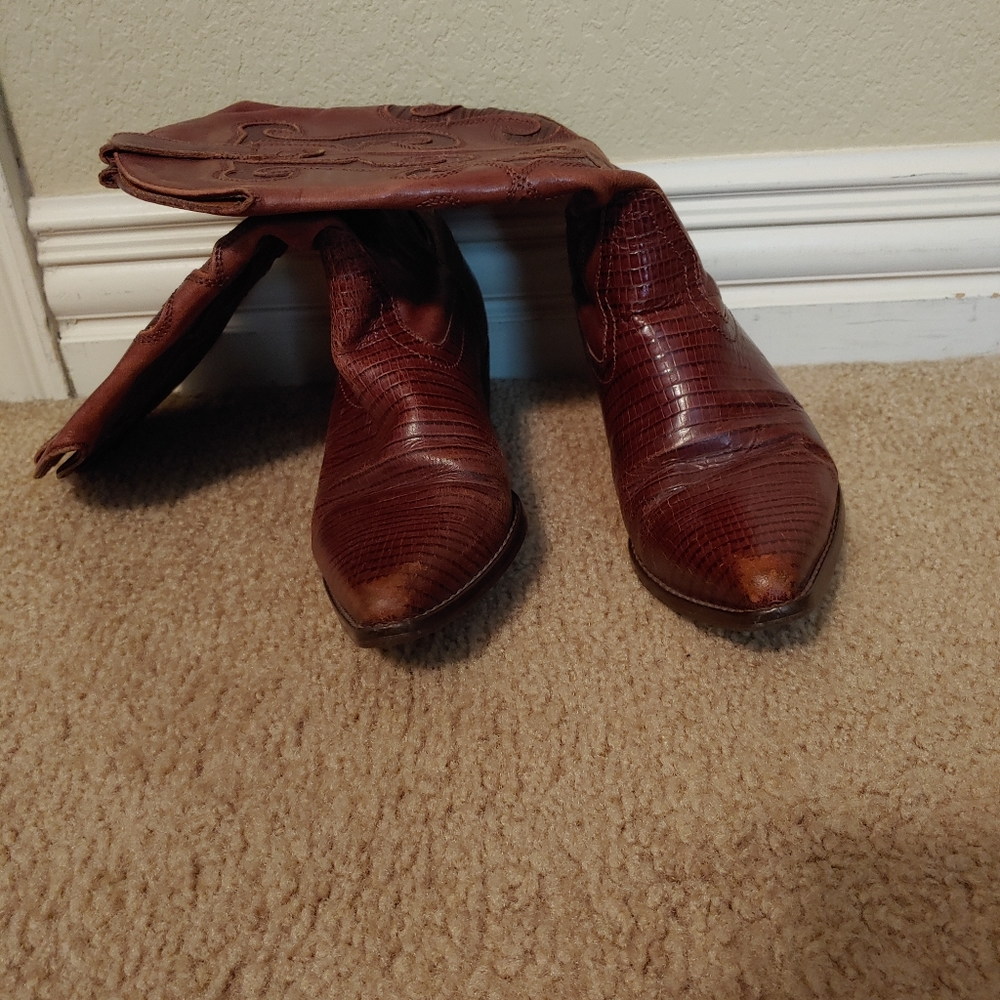 Boots - Picture 4 of 5
